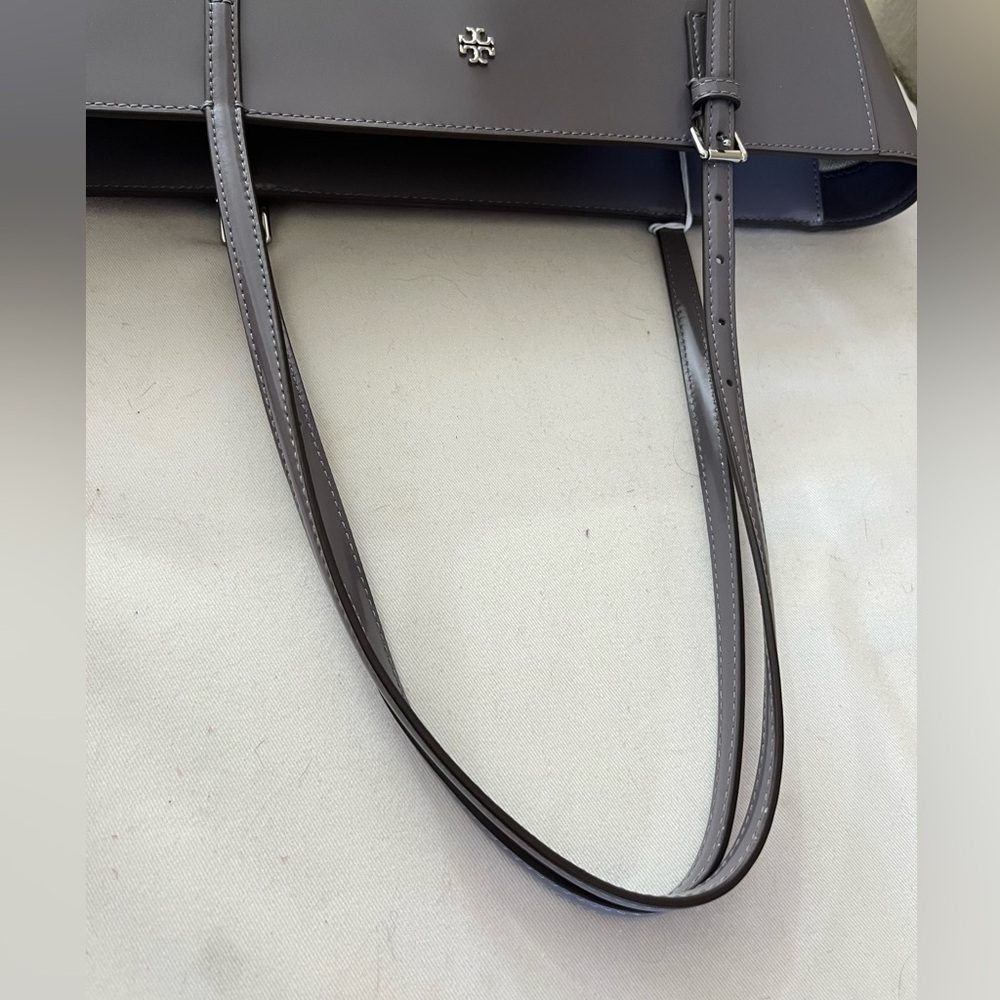 NWT Tory Burch Emerson Patent Leather Tote Bag in Grey – Sleek & Professional - Picture 6 of 14